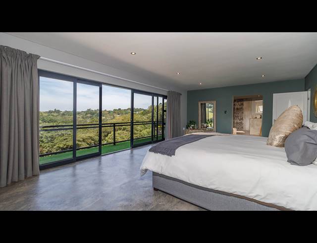 6 BEDROOM TOWNHOUSE FOR SALE IN CRESTHOLME